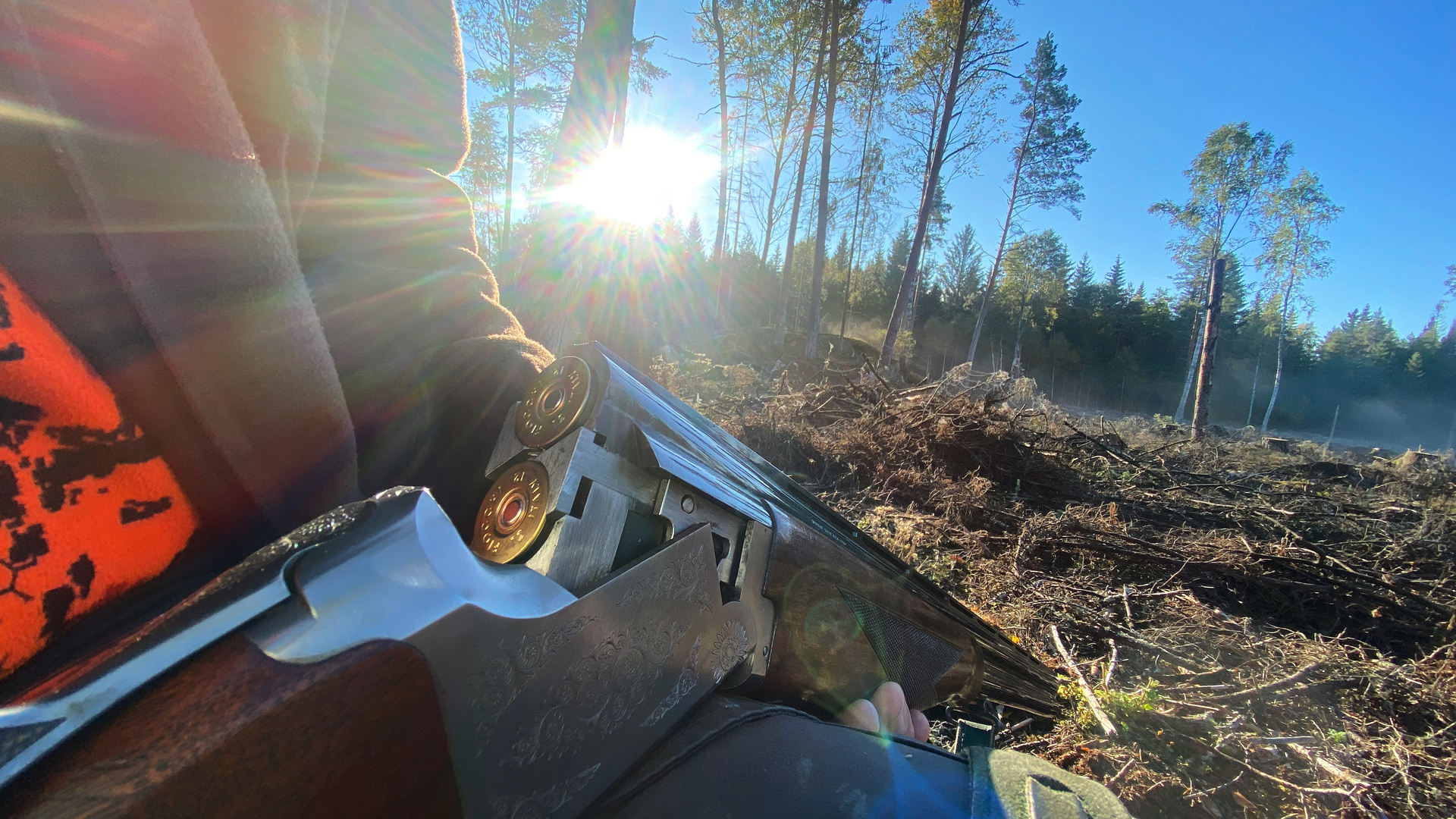 Jägare ute i skogen